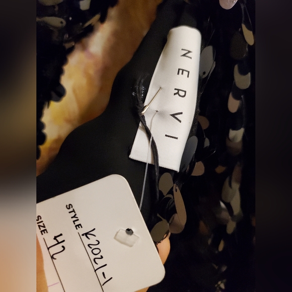 NWT $880 Nervi sz 42 asymmetric sequined top - Picture 2 of 4